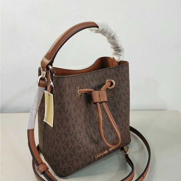 Mercer Small Logo Bucket Bag - Picture 5 of 5